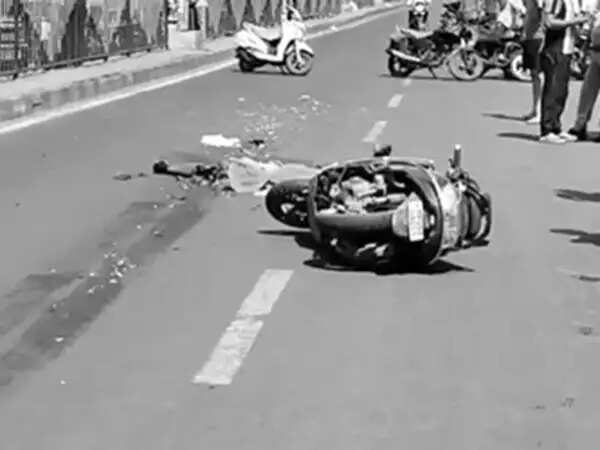 जबलपुर में दर्दनाक सड़क हादसा, ट्रक ने स्कूटी सवार को कुचला, 50 मीटर तक घसीटा