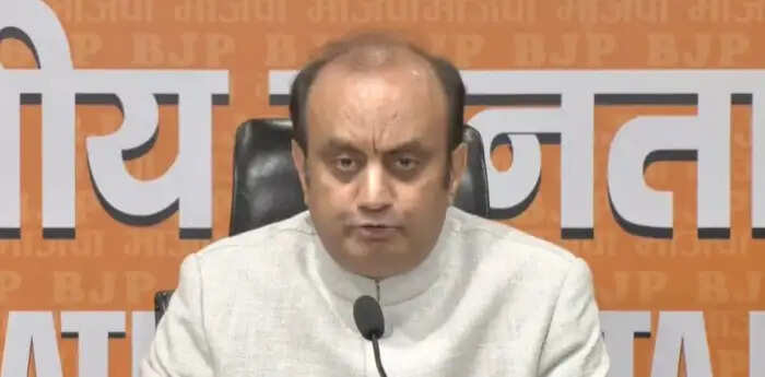 कांग्रेस को अब उसके अपने नेता भी नकार रहे : त्रिवेदी