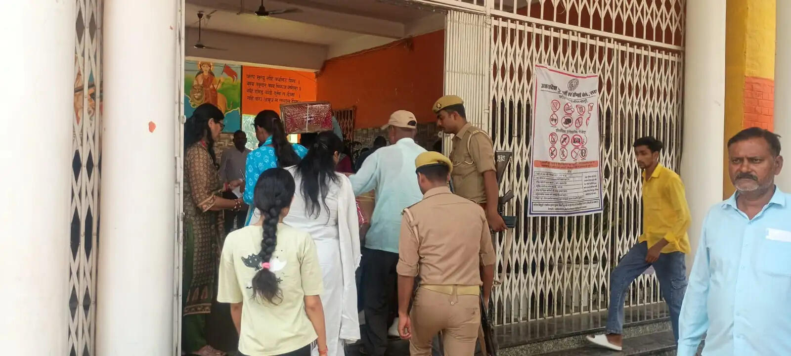 यूपी पुलिस भर्ती परीक्षा : पहले दिन की प्रथम पाली की परीक्षाएं सभी केंद्रों पर शुरू