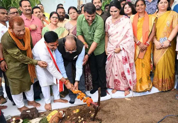 केंद्रीय राज्य मंत्री&nbsp;तोखन साहू और उप मुख्यमंत्री&nbsp;अरुण साव ने 10 करोड़ के कार्यों का किया भूमिपूजन