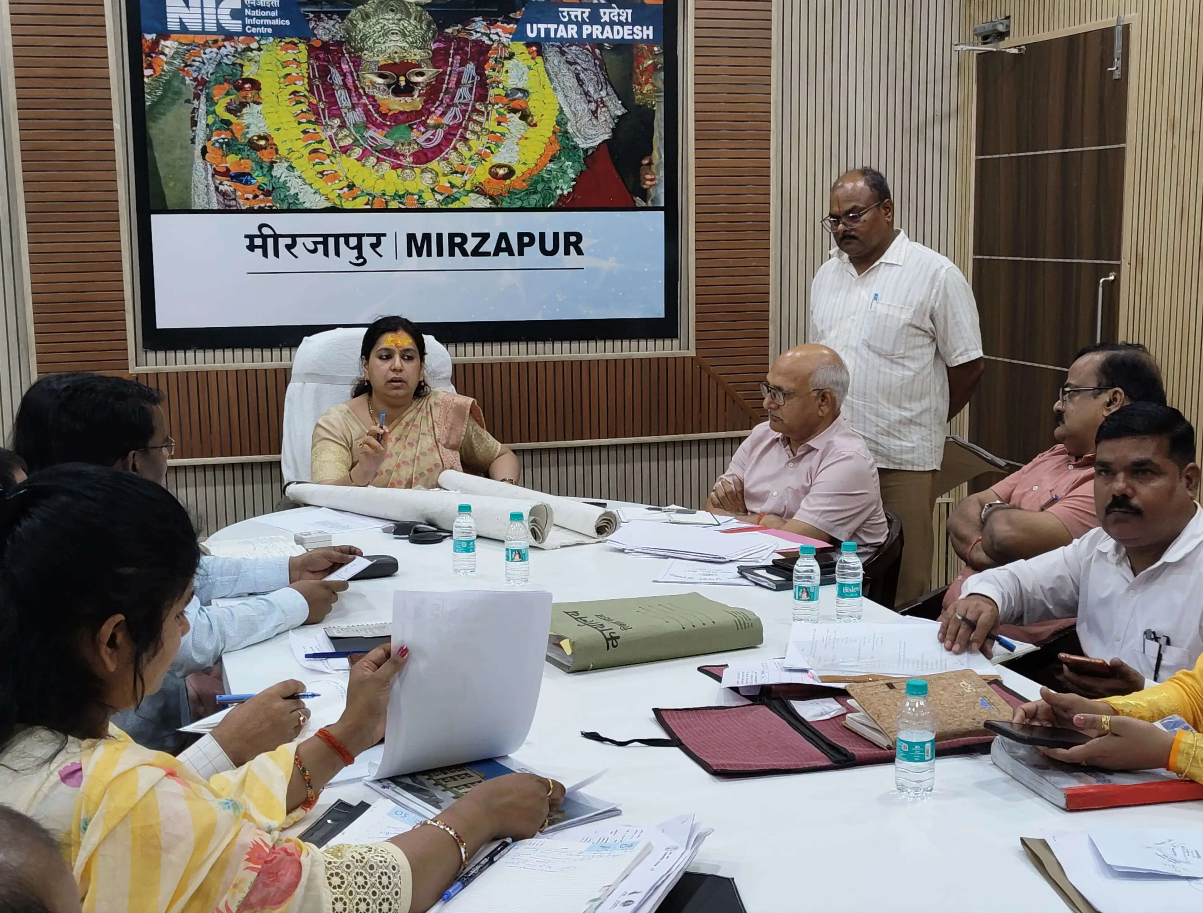 विशेष सचिव दिव्या मित्तल ने विंध्यधाम में किए दर्शन