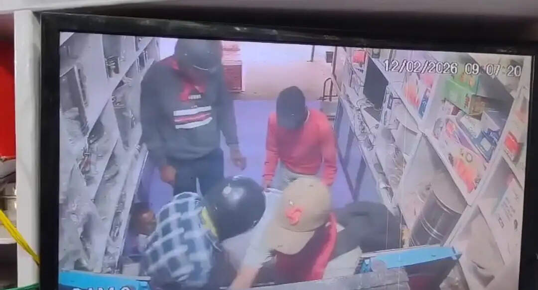 बसंतपुर में दिनदहाड़े ज्वेलरी दुकान से 25 लाख की लूट, हथियार के बल पर अपराधियों का तांडव