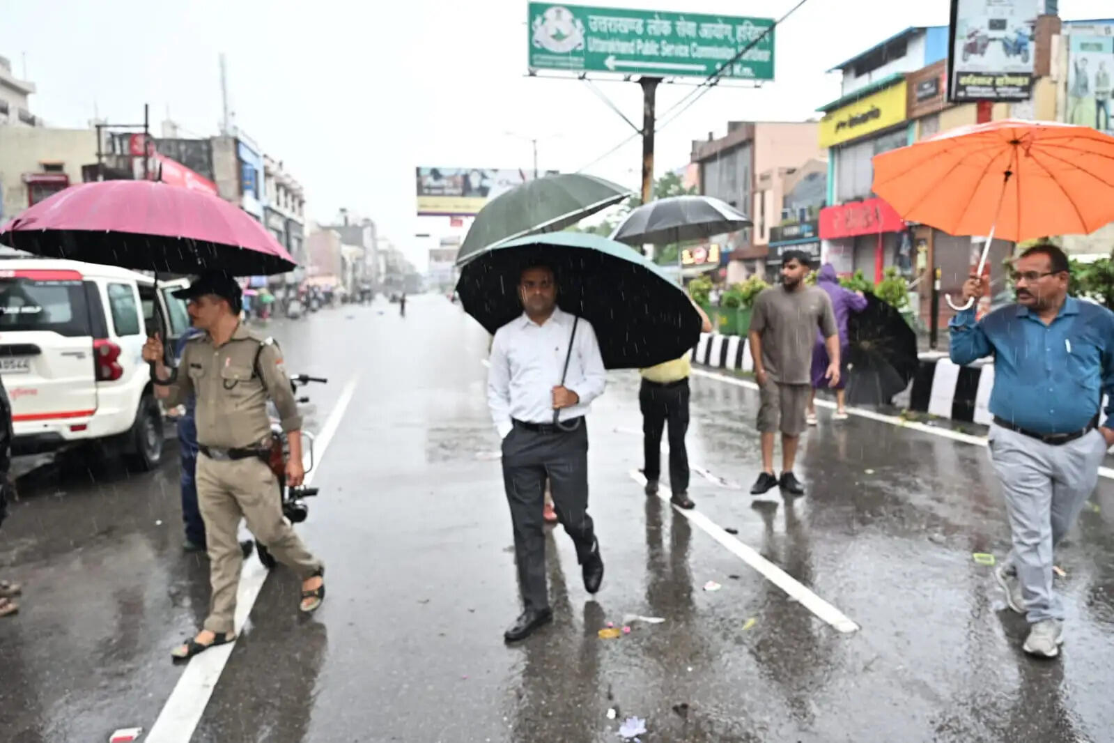 भारी बारिश से हरिद्वार बेहाल,&nbsp;जिलाधिकारी ने स्वयं किया प्रभावित क्षेत्रों का निरीक्षण