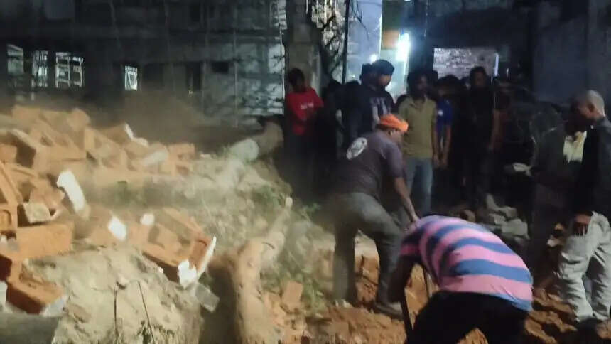 कोरबा में बाउंड्री वॉल ढहने से मासूम सहित तीन घायल, डेढ़ वर्षीय बच्चे की हालत गंभीर