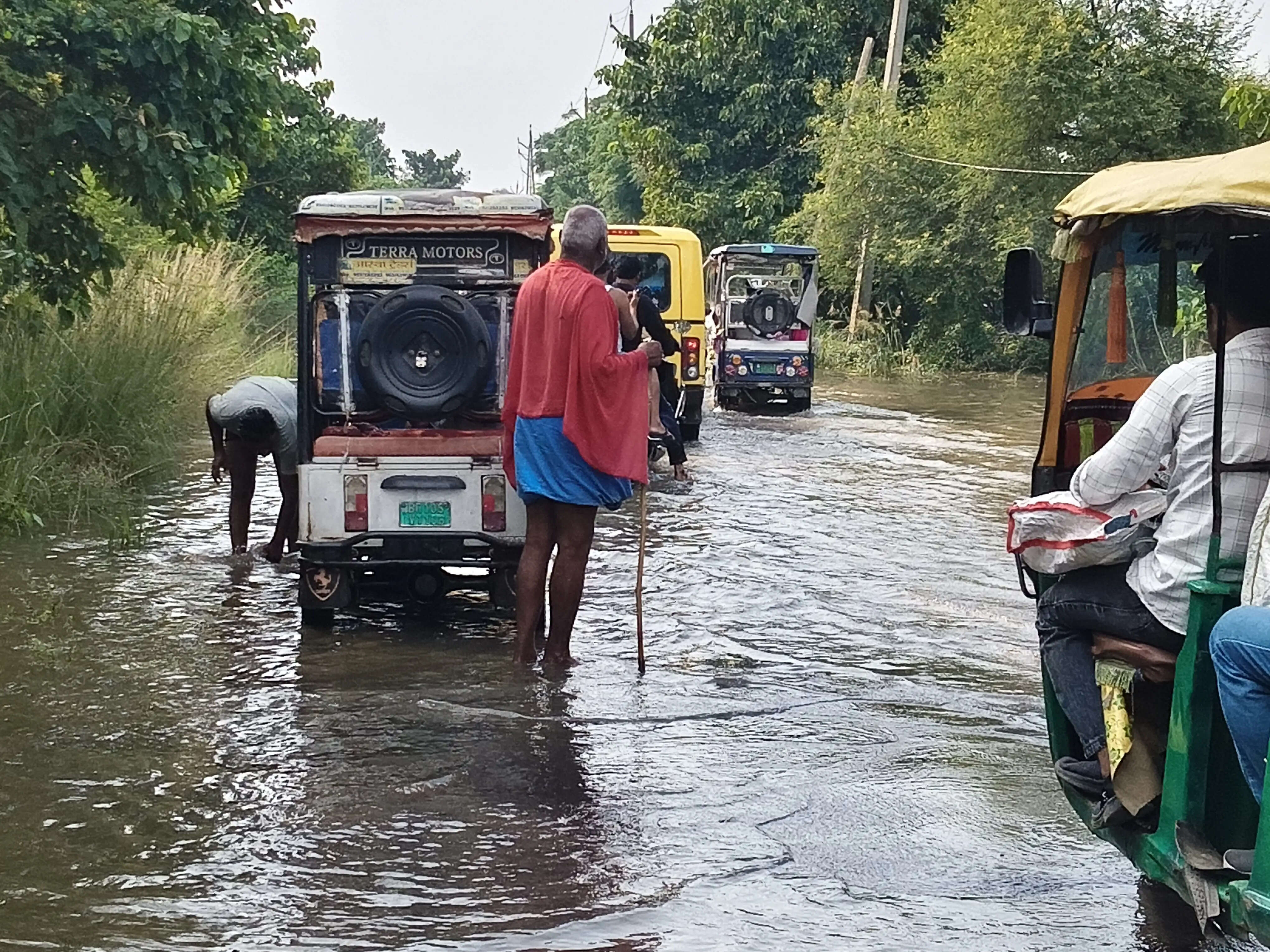 गोराडीह में बाढ़ का तांडव, दो दर्जन गांव जलमग्न, भागलपुर-गोराडीह मार्ग पर चढ़ा दो फीट पानी