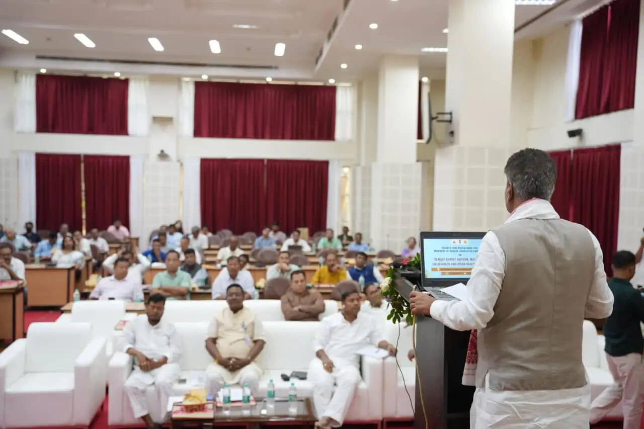 विधायकों के लिए स्वास्थ्य योजनाओं पर जागरूकता बैठक आयोजित, जनप्रतिनिधियों से सहयोग की अपील