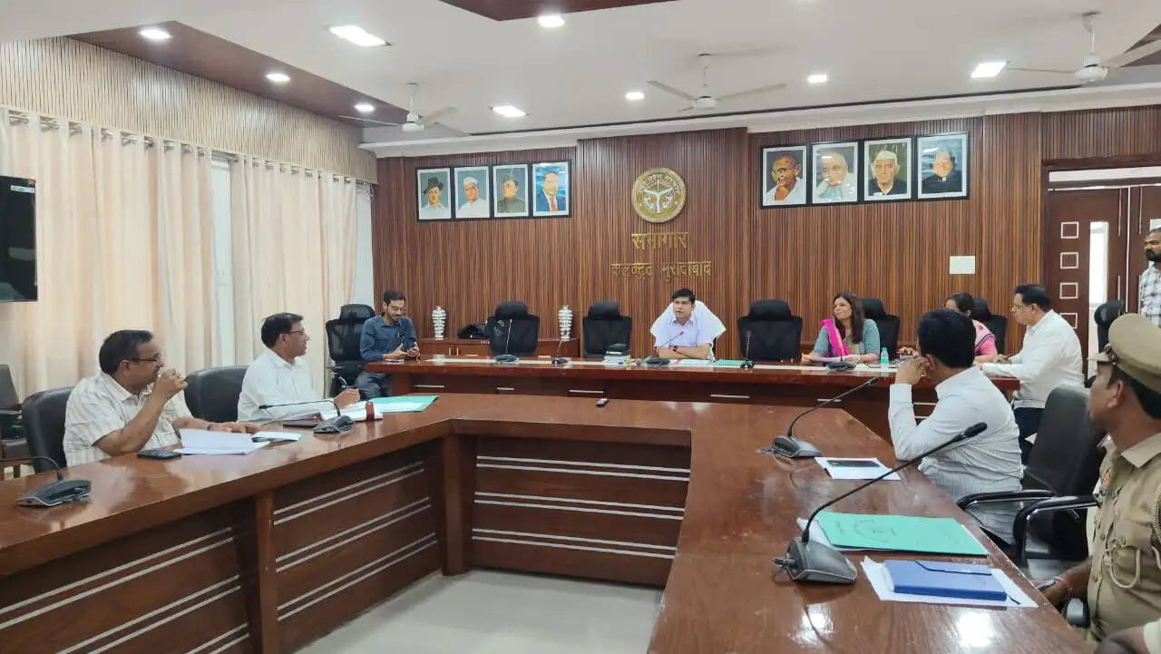 18 वर्ष से कम आयु के विद्यार्थी दोपहिया वाहन लेकर स्कूल पहुंचे तो स्कूल संचालकों के विरुद्ध होगी कार्रवाई : जिलाधिकारी