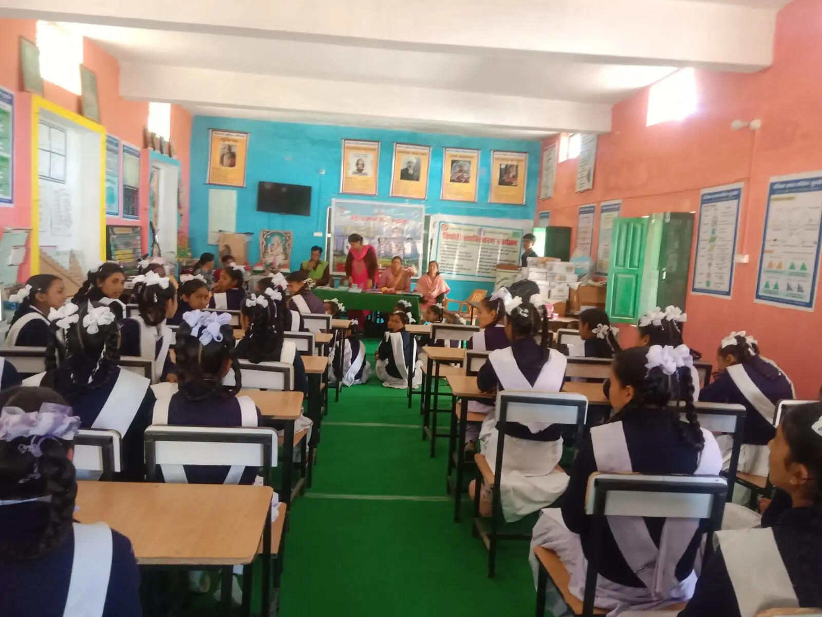 अफसर बिटिया कार्यक्रम में छात्राओं ने दिखायी प्रतिभा