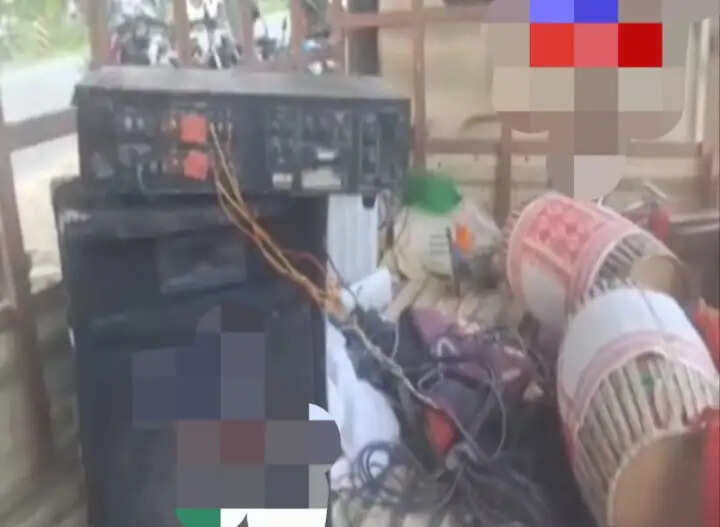 नारायणपुर में हुसरी दल की गाड़ी दुर्घटनाग्रस्त, 20 बिहू कलाकार घायल