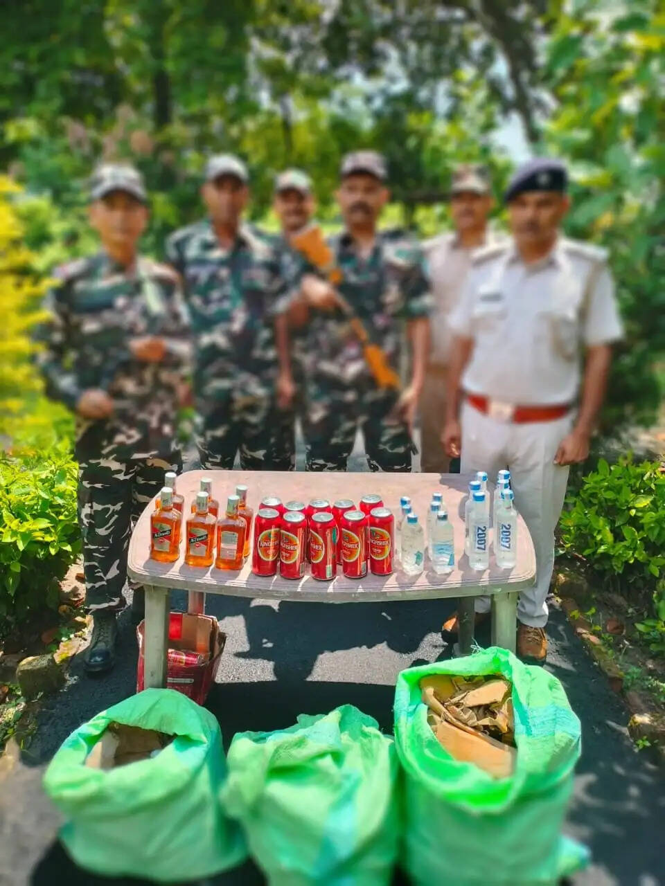 एसएसबी ने तस्करी के 55.5 नेपाली शराब किया जब्त