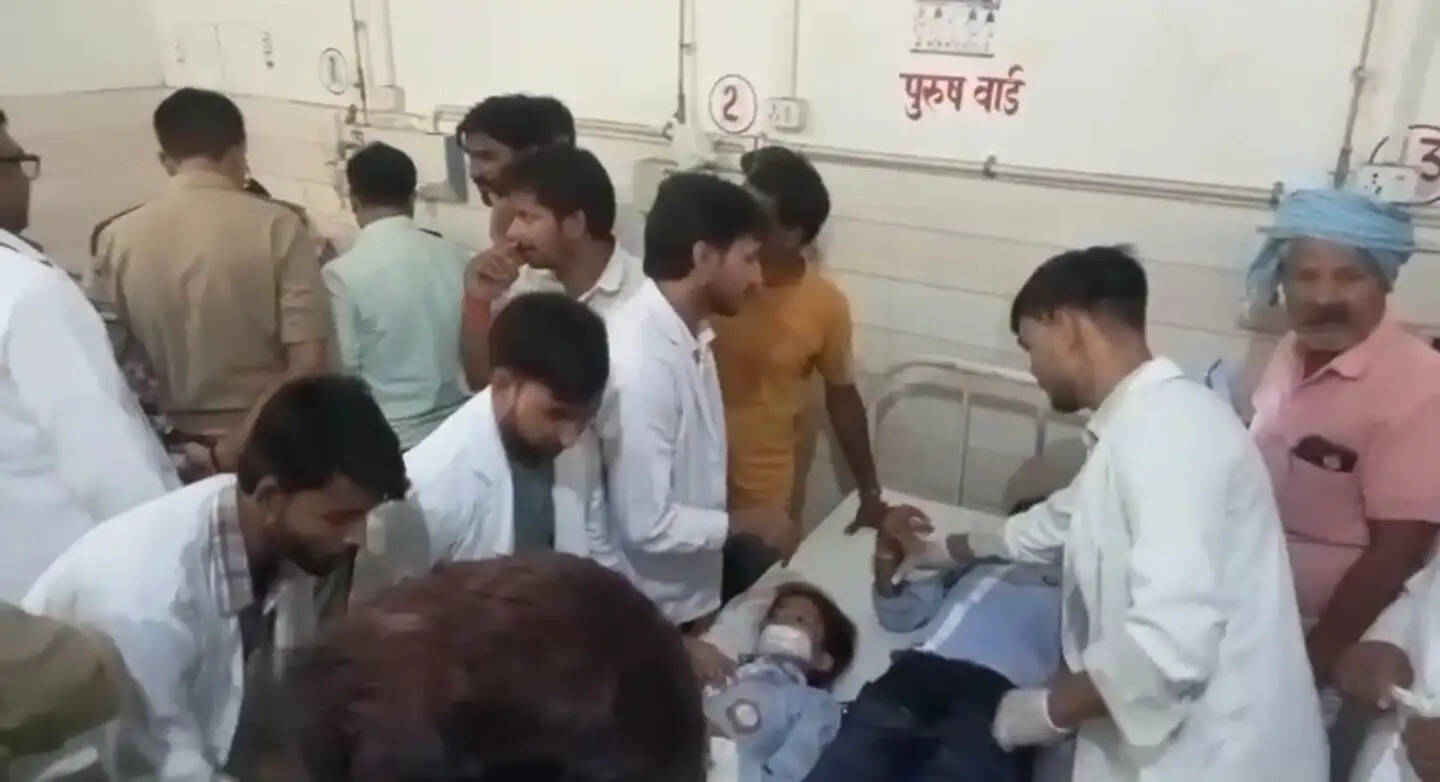 अमेठी में दूध टैंकर और बच्चों से भरी स्कूल बस की भिड़ंत, 24 बच्चे घायल