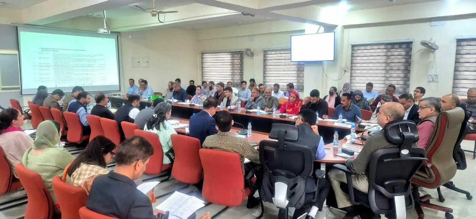 पुराने लंबित मामलों की जांच में तेजी लाएं अधिकारी-शक्ति पाठक