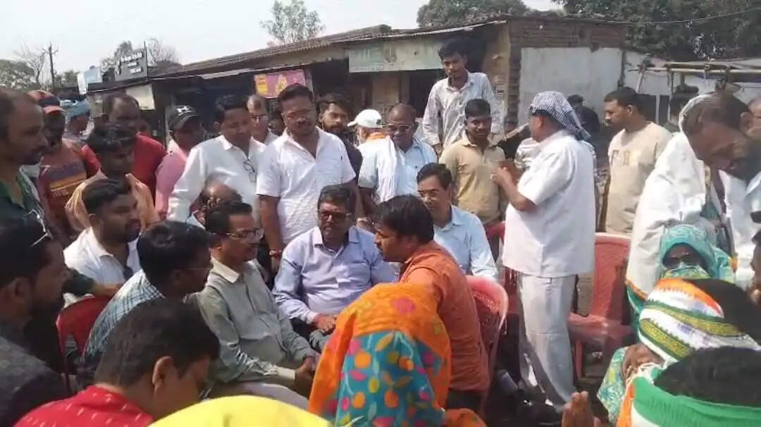 कोरबा : इमलीछापर में चक्का जाम, लिखित आश्वासन के बाद समाप्त