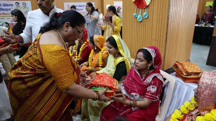 बच्चों की प्रारंभिक शिक्षा, स्वास्थ्य और महिलाओं के सशक्तिकरण का महत्वपूर्ण केंद्र आंगनवाड़ी : मंत्री भूरिया