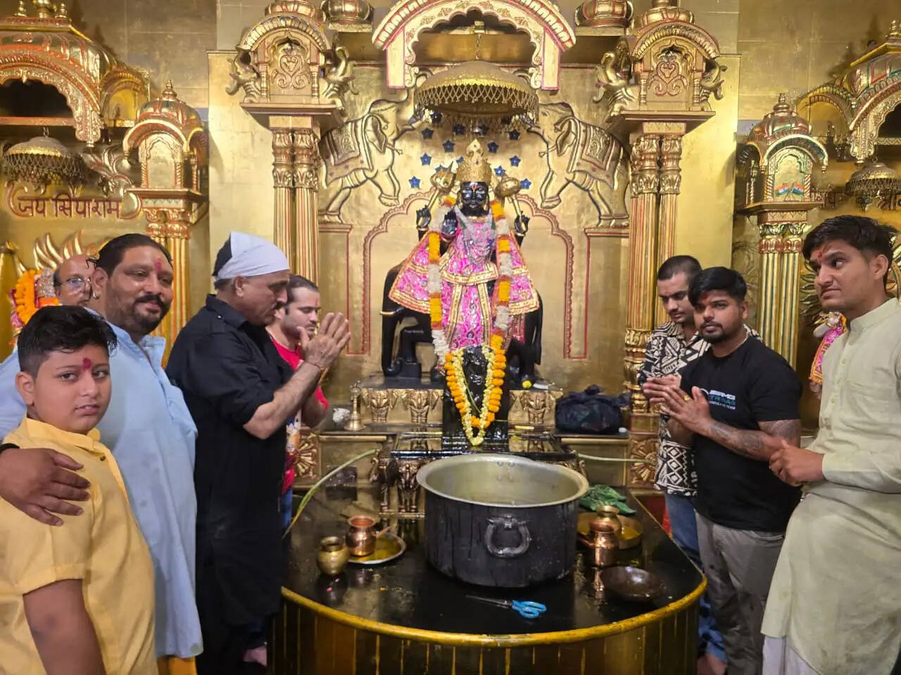 शनि जयंती पर जयपुर शनिमय: मंदिरों में उमड़ी आस्था