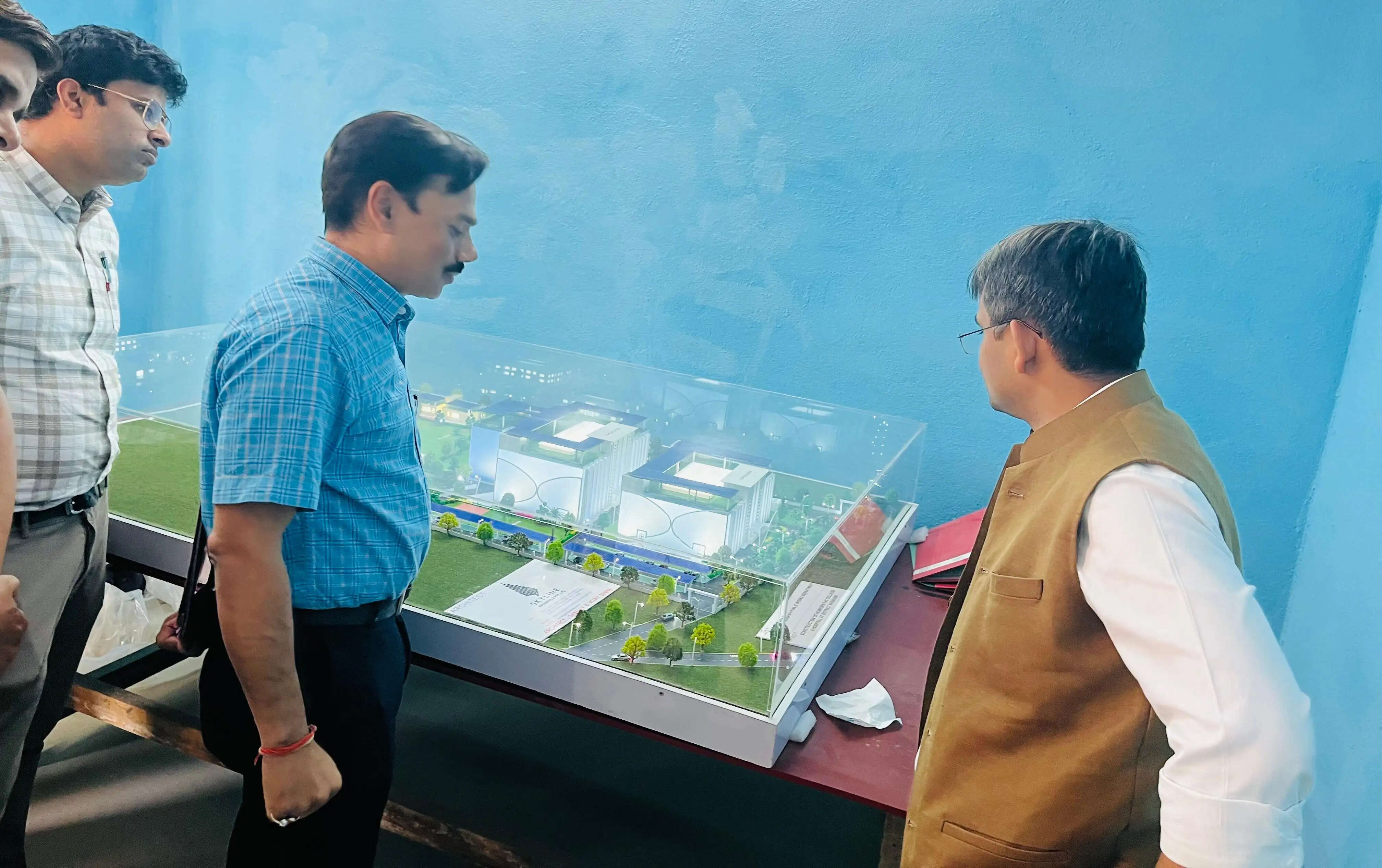 वाराणसी में निर्माणाधीन राजकीय होम्योपैथिक मेडिकल कॉलेज को तय समय सीमा में करें पूरा : जिलाधिकारी