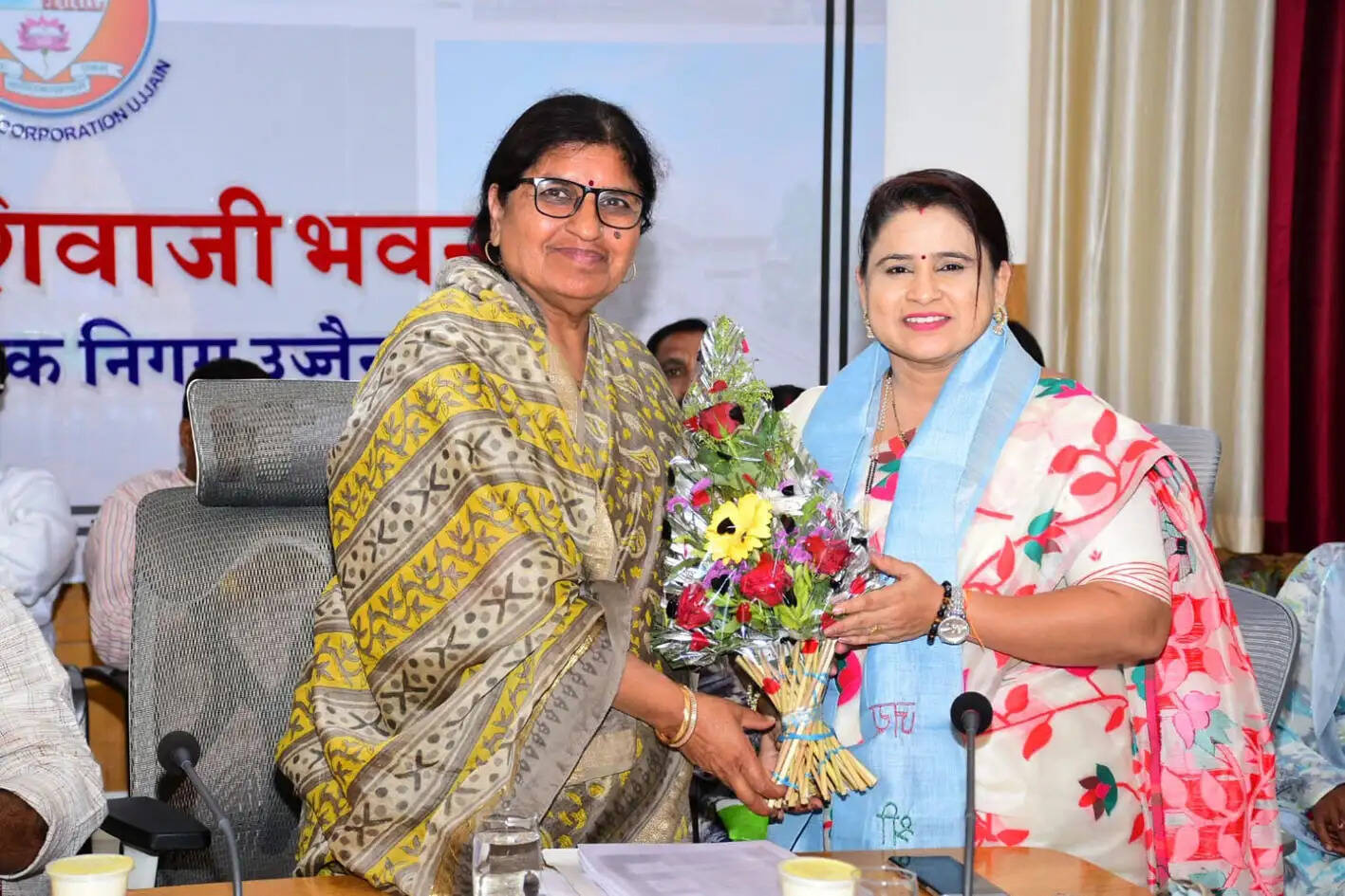 उज्जैनः बदलापुर नगर परिषद के अध्यक्ष एवं पार्षदों ने ली नगर निगम के नवाचारों की जानकारी