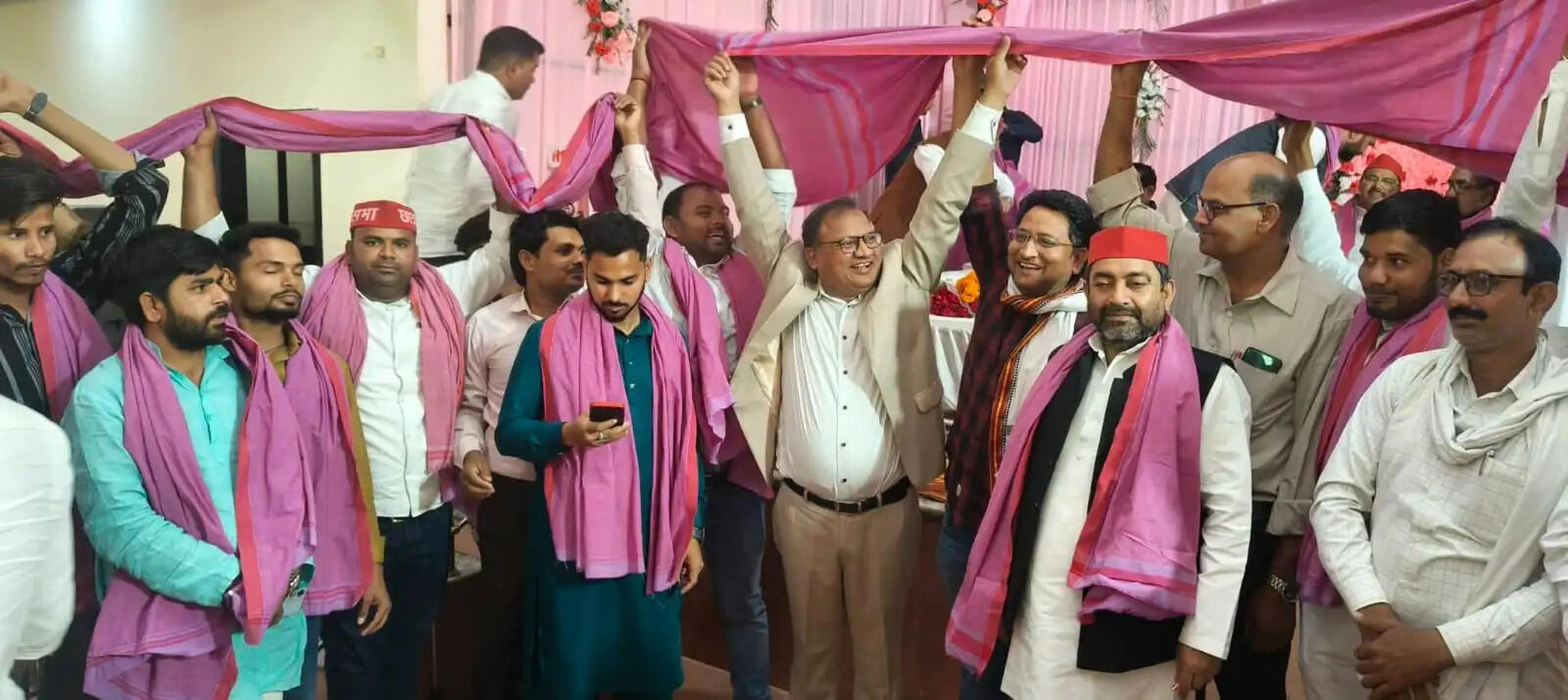 पार्टी को मजबूत बनाने के लिए हर कार्यकर्ता को निभानी होगी सक्रिय भूमिका : डॉ.वीरेंद्र यादव