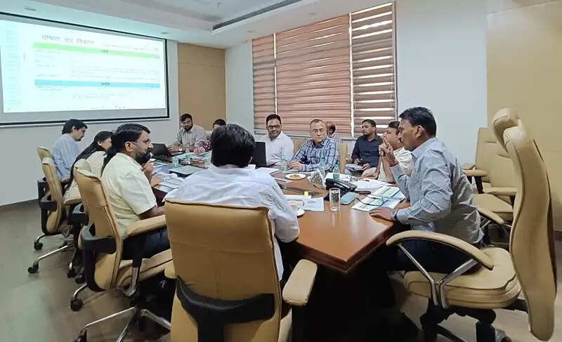समय-सीमा में पूर्ण करें निर्माणाधीन परियोजनाओं के कार्य: मंत्री सिलावट
