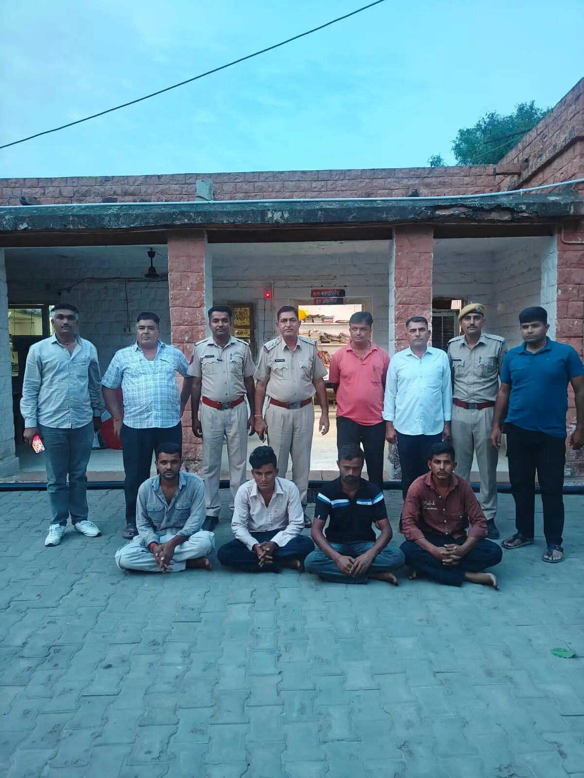 सोने-चांदी के जेवर लूटने की वारदात का पर्दाफाश, चार आरोपी गिरफ्तार