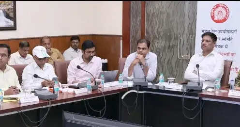रेल मंडल में डीआरयूसीसी की 154वीं बैठक सम्पन्न, यात्री सुविधाओं के विस्तार पर जोर