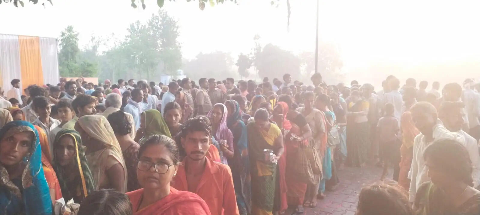 भादो छठ मेले में उमड़ी भीड़, 100 गांवों से पहुंचे श्रद्धालु