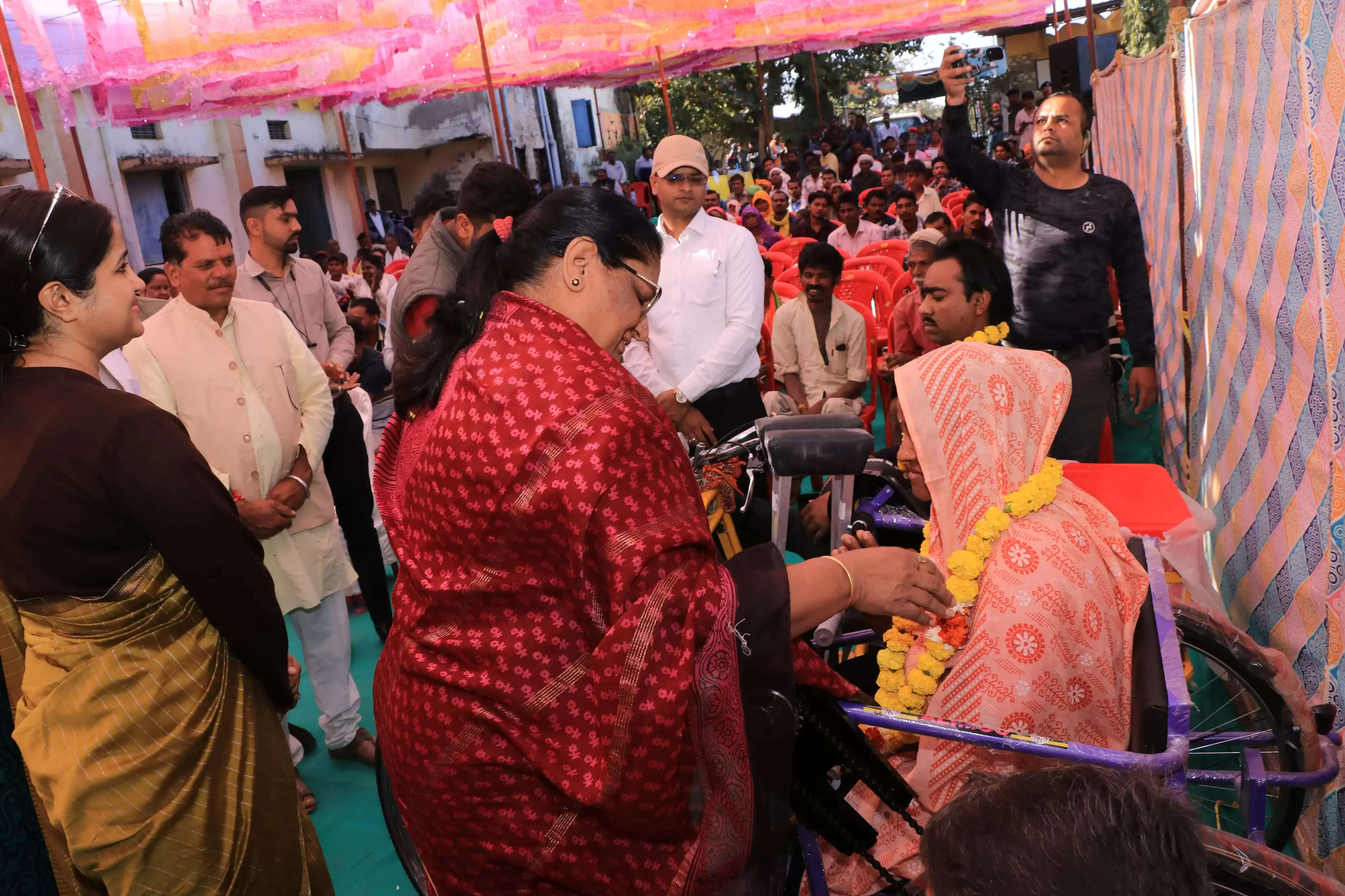 झाबुआ: दिव्यांगजनों के कल्याण के लिए तत्परता से कार्य कर रही है, प्रदेश सरकार- निर्मला भूरिया