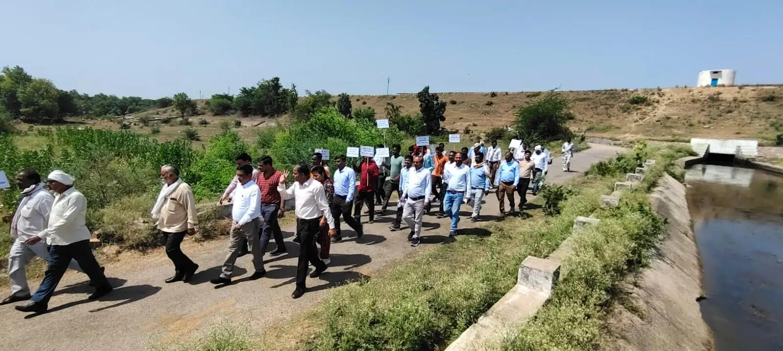 महोबा में बेहतर नहर संचालन के लिए निकाली गयी प्रगति पथ यात्रा, किसानों को किया जागरूक