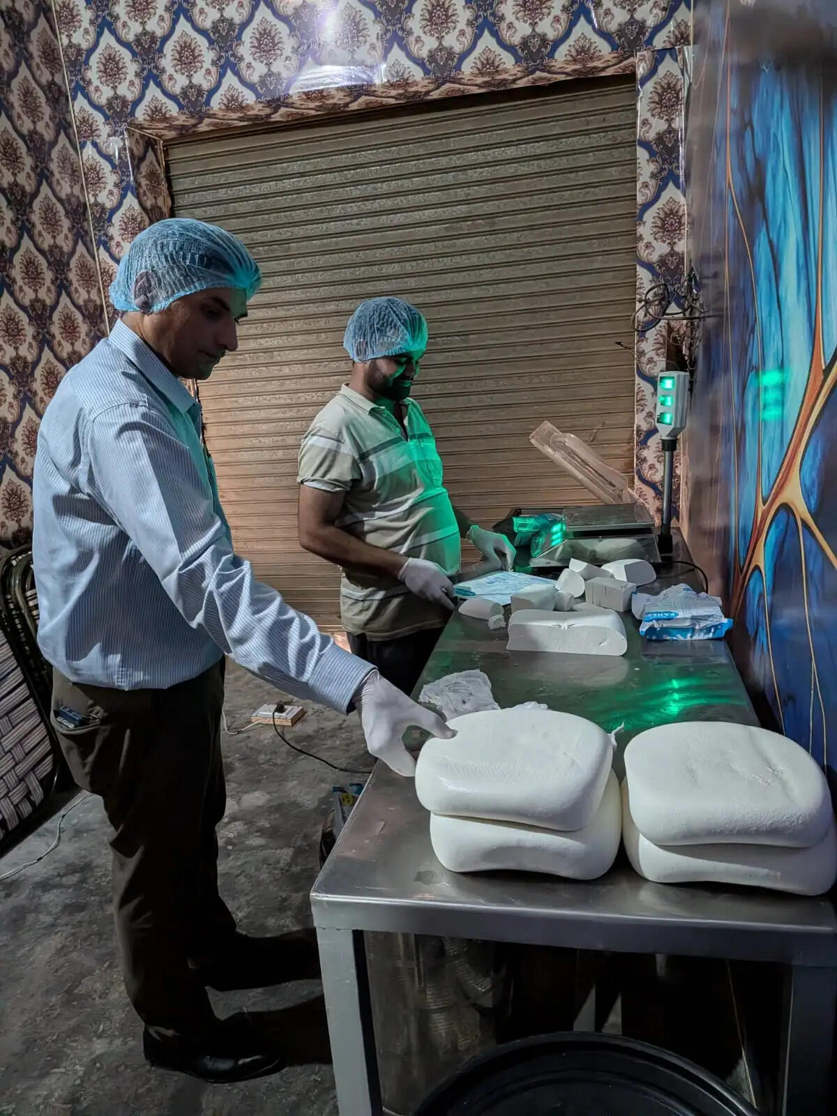 जींद : खाद्य सुरक्षा विभाग ने पनीर और घी के सैंपल भरे