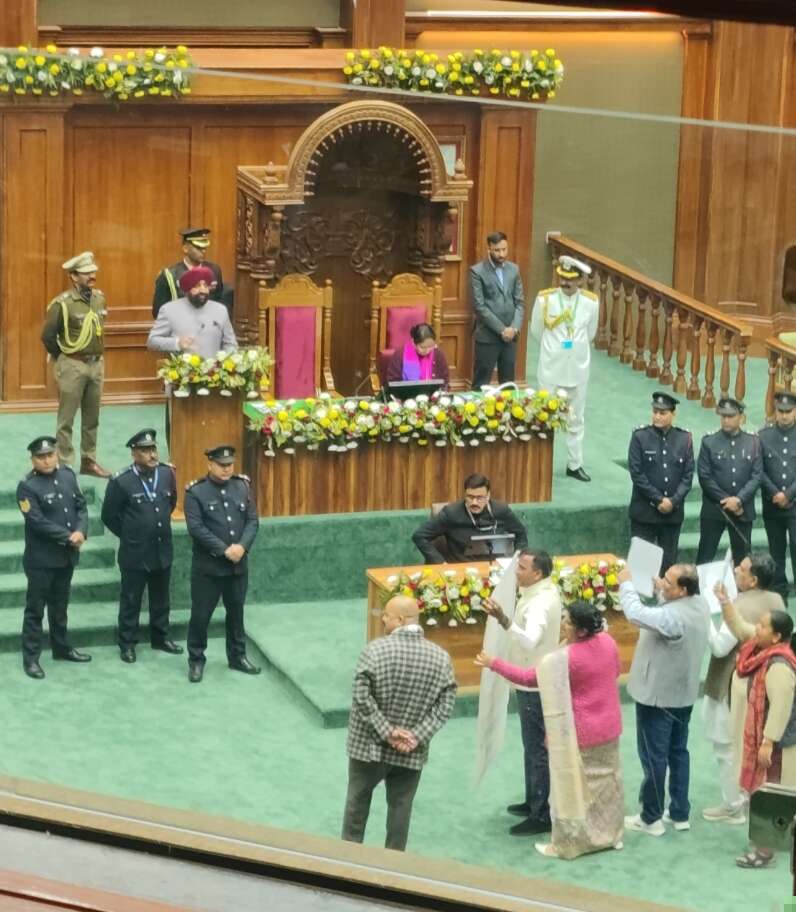 ग्रीष्मकालीन राजधानी गैरसैंण में राज्यपाल के अभिभाषण के साथ बजट सत्र शुरू