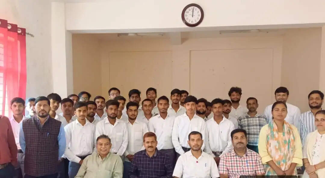 स्वस्थ जीवनशैली और अनुशासन से कृषि विद्यार्थियों को मिलेगी सफलता : डॉ. रविंद्र नाथ