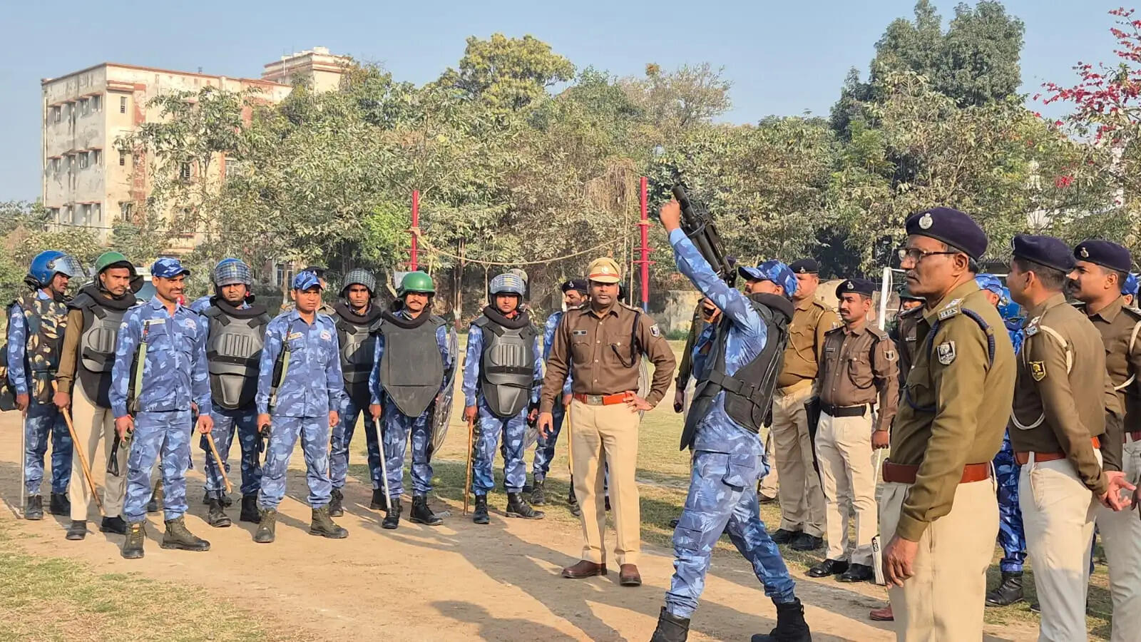 सारण पुलिस ने मॉक ड्रिल कर परखी अपनी ताकत