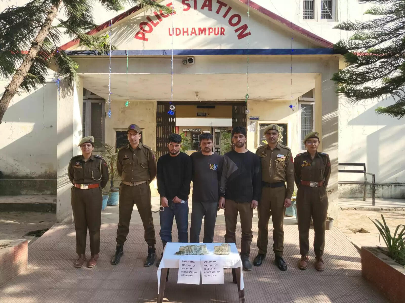 उधमपुर पुलिस ने स्नैचिंग और एटीएम धोखाधड़ी मामले का खुलासा किया
