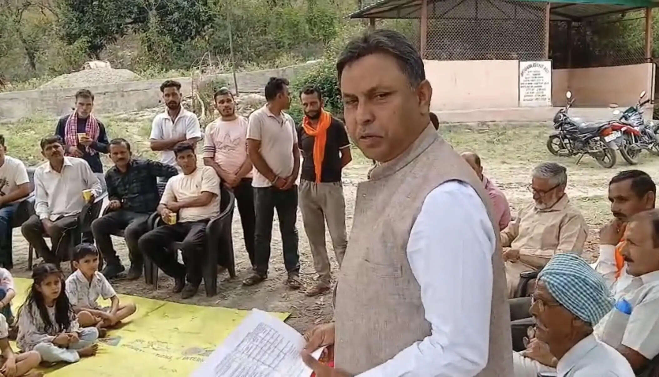 जमालपुर में विकास कार्यों का उद्घाटन, विधायक डाॅ भारत भूषण ने जनता दरबार में सुनीं समस्याएं