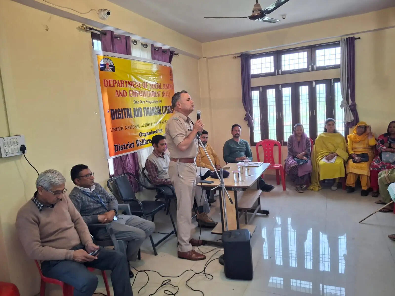 वरिष्ठ नागरिकों को दी डिजिटल बैंकिंग की जानकारी, साईबर ठगों से किया आगाह