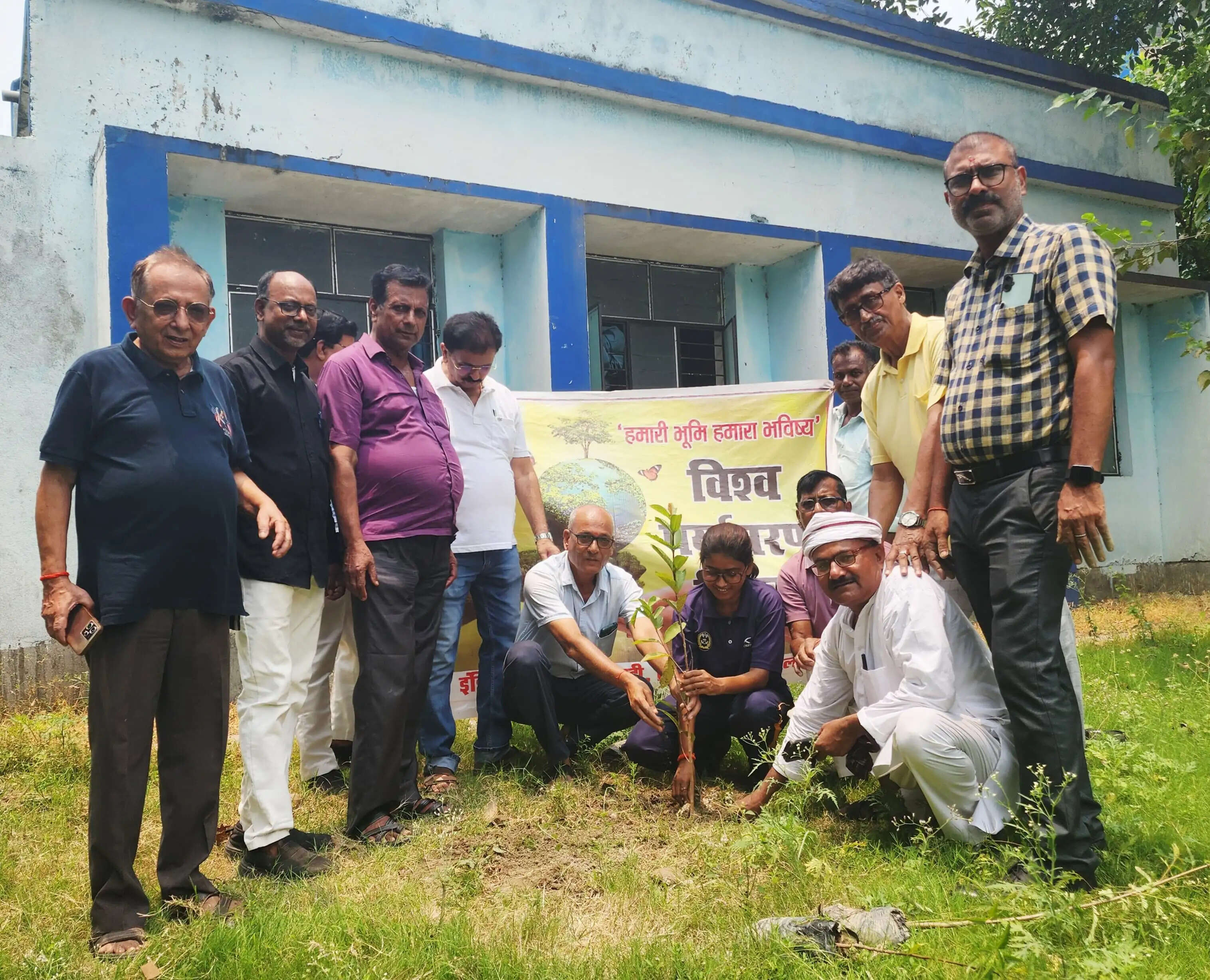 विश्व पर्यावरण दिवस पर रेड क्रॉस ने किया वृक्षारोपण, पर्यावरण संरक्षण का दिया संदेश