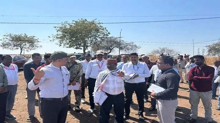 अशोकनगरः करीला धाम में रंगपंचमी पर शुरू होगा तीन दिवसीय मेला, कलेक्टर ने लिया व्यवस्थाओं का जायजा