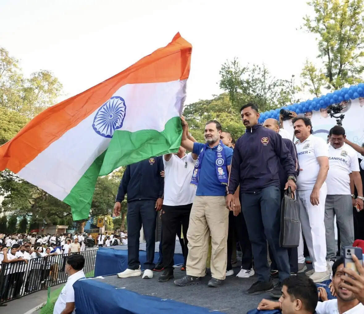 ‘रन फॉर आंबेडकर, रन फॉर संविधान’ मैराथन को राहुल गांधी ने दिखाई हरी झंडी, बोले- संविधान बचाना कांग्रेस का लक्ष्य