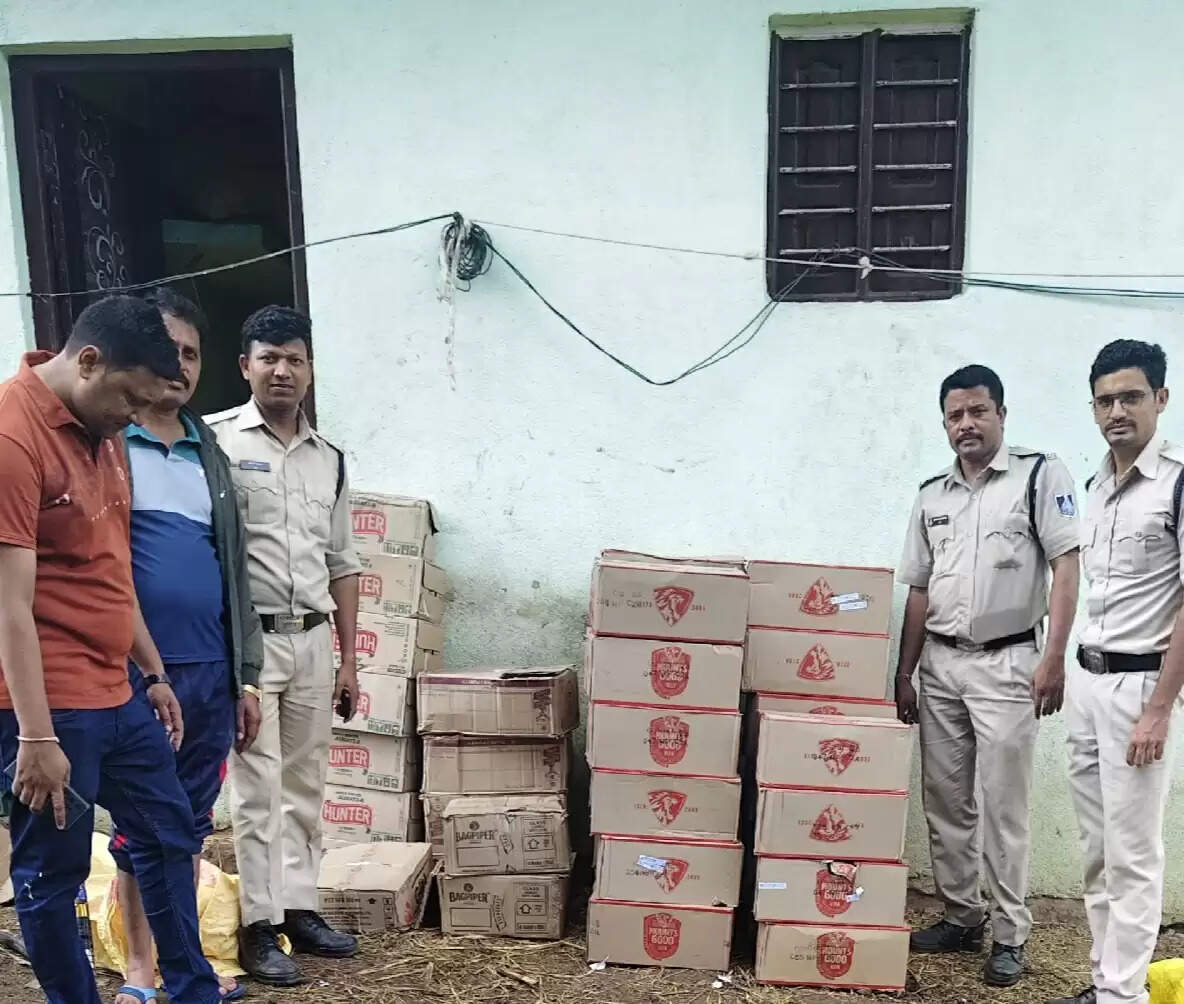झाबुआ: नशे के गौरख धंधे में नाबालिग शामिल, करीब 15 किलो गांजा सहित 49 पेटी अवैध अंग्रेजी शराब बरामद
