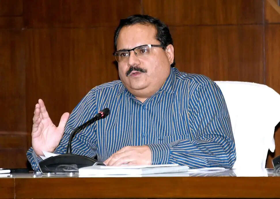 उप्र विधान परिषद की 11 सीटाें के लिये मतदान 23 अक्टूबर को, मतदान केंद्र के लिये पोलिंग पार्टियां रवाना