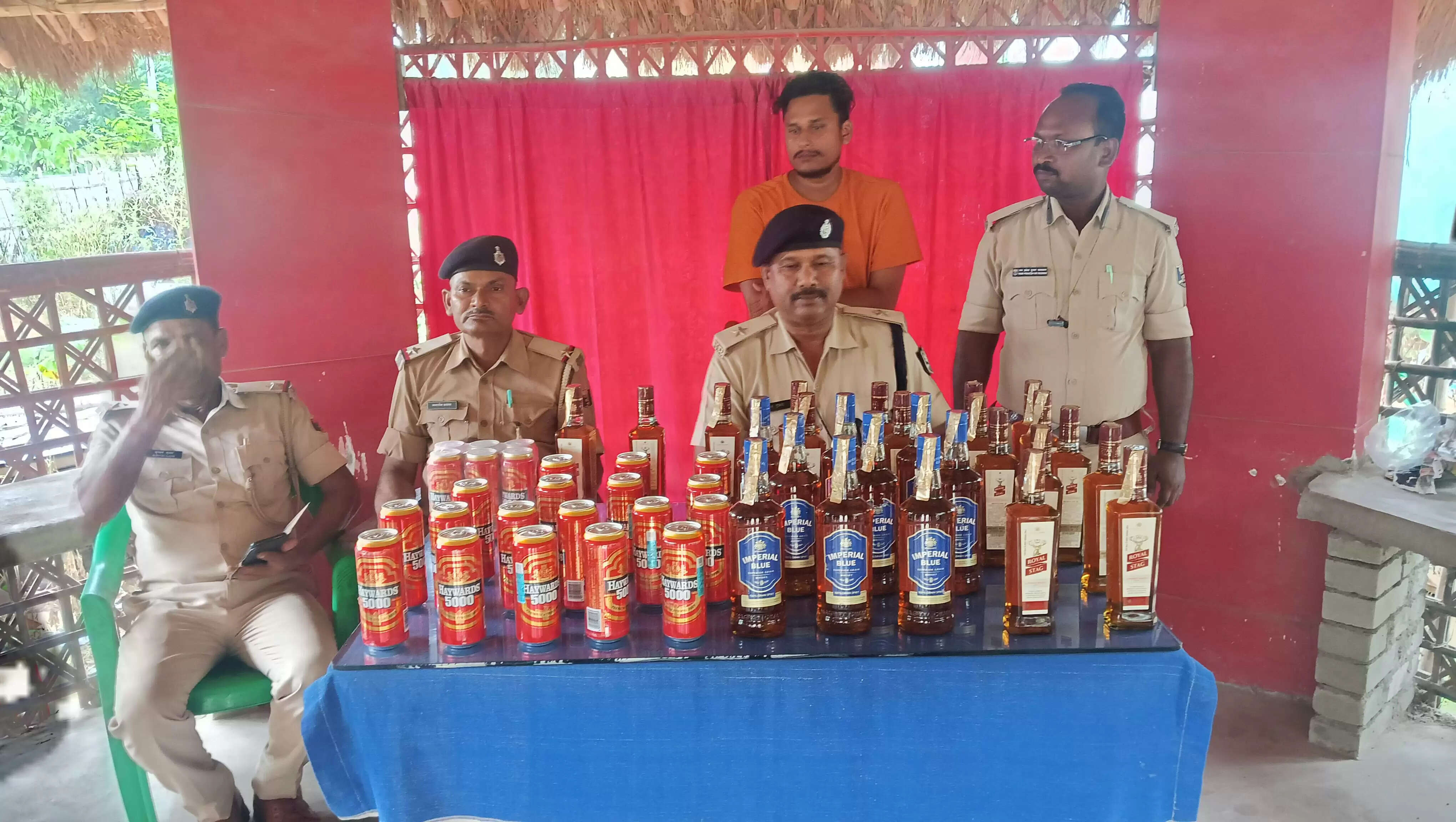 कुख्यात शराब तस्कर राजीव साह का पुत्र सुजीत कुमार अवैध शराब के साथ गिरफ्तार