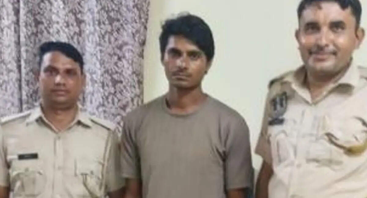 तीन साल से फरार इनामी गांजा तस्कर गिरफ्तार