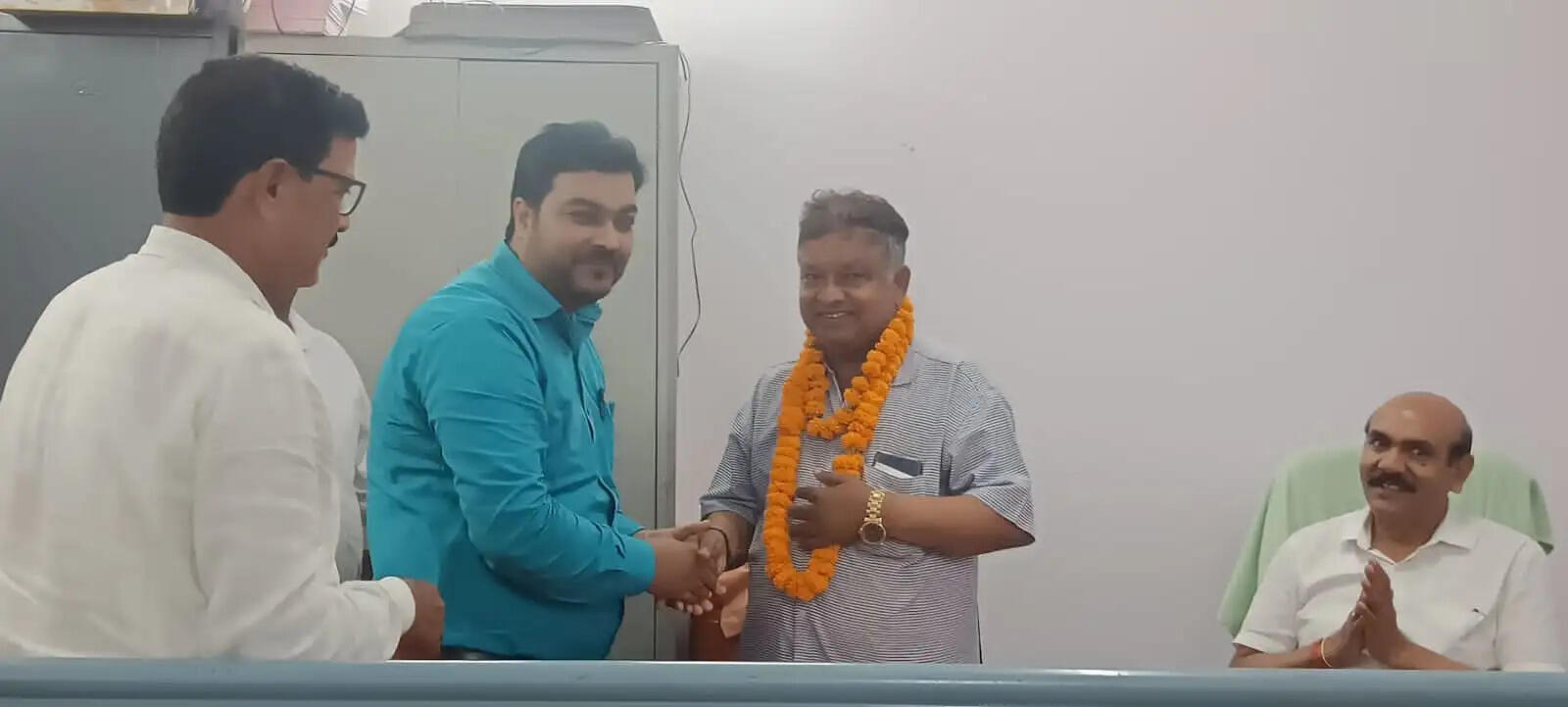 सेवा के 30 वर्ष पूर्ण कर मुख्य अनुलेखक सुधीर कुमार श्रीवास्तव सेवानिवृत्त