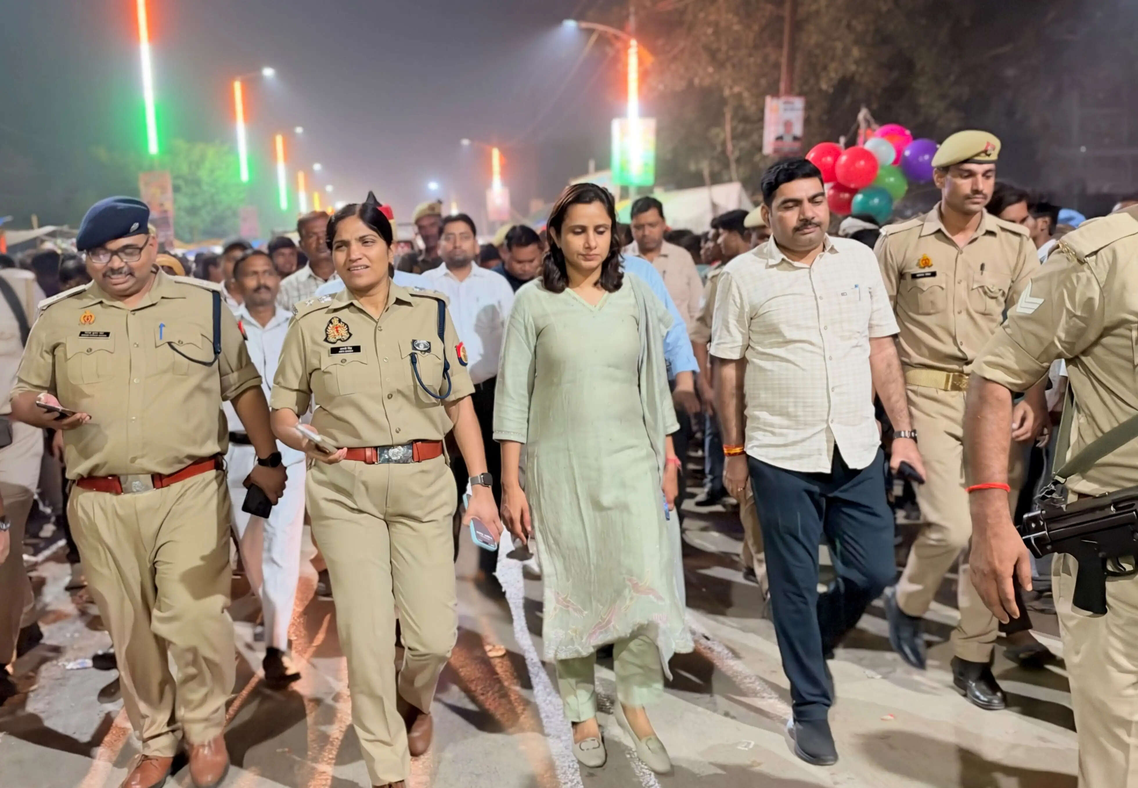देर रात भगवान बुद्ध की तप स्थली संकिसा पहुंचे जिलाधिकारी व पुलिस अधीक्षक
