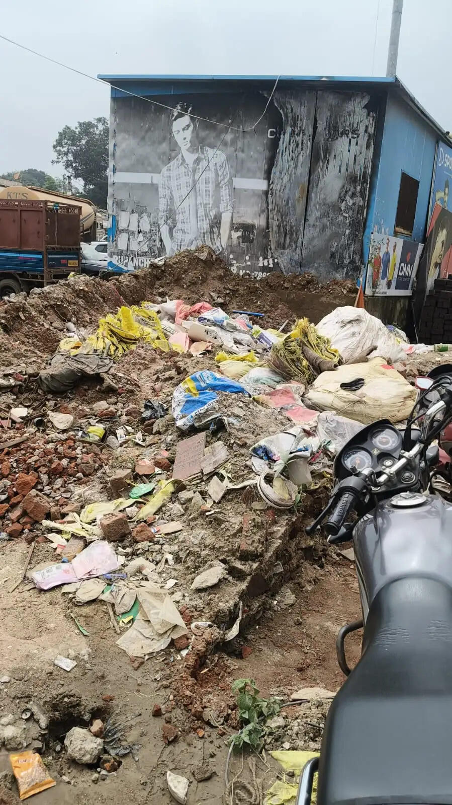 सरगुजा: सीतापुर नगर पंचायत क्षेत्र में बदहाल शौचालय, बजबजाती नालियों और कचरे के ढेरों से जनता बेहाल