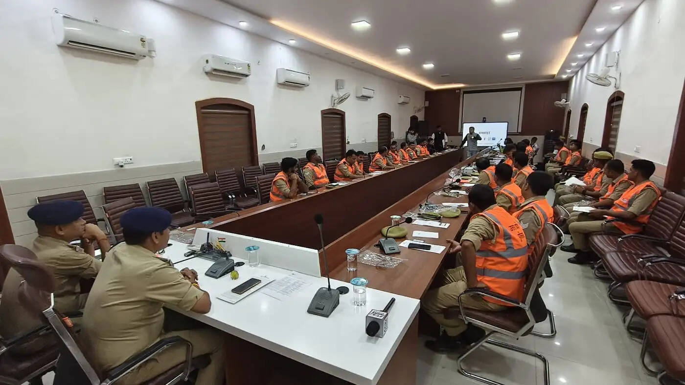 सड़क हादसों में जान बचाने के लिए पुलिसकर्मियों को दिया प्रशिक्षण