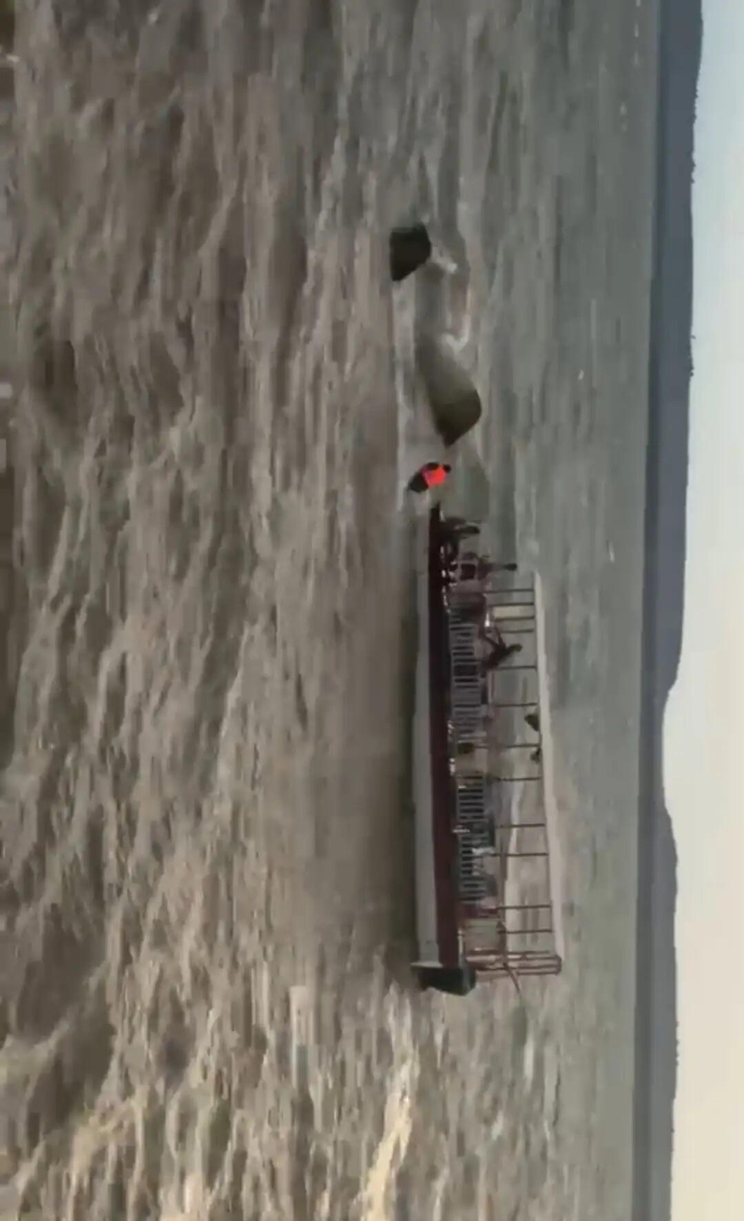 मप्र के जबलपुर में बरगी डैम में क्रूज पलटा, 40 यात्रियों में 35 को बचाया, पांच लापता