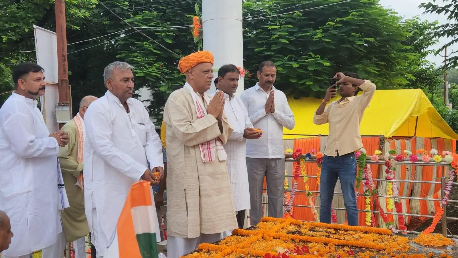 सन 1942 में बैरिया में शहीद हुए थे बीस क्रांतिकारी, लोगों ने किया नमन