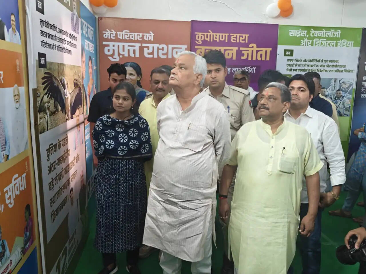 केंद्र सरकार के 12 वर्ष पूरे होने पर आयोजित प्रदर्शनी का कृषि मंत्री ने किया अवलोकन