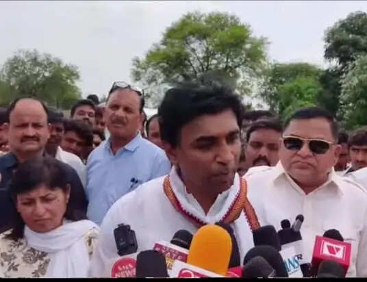 झाबुआ: ग्राम बोरी में दुष्कर्म की घटना से उपजे आक्रोश के बीच राजनीतिक दलों के बीच आरोप-प्रत्यारोप जारी